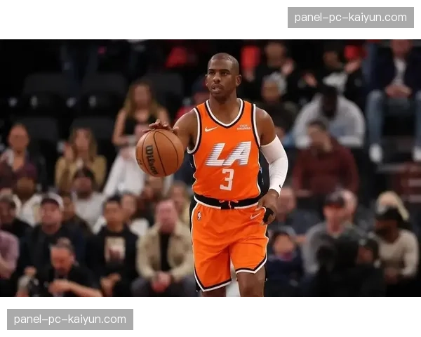 特写：告别之战？保罗在凤凰城最后主场赛后长时间向观众致意