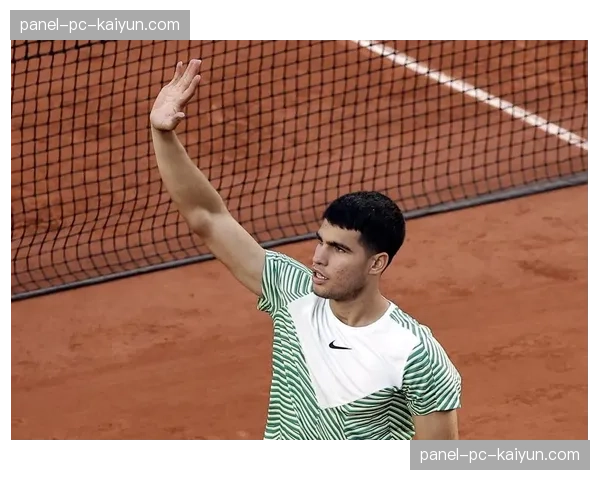 特写：伤愈复出首战，网球名将阿尔卡拉斯在印第安维尔斯大师赛赛后长舒一口气