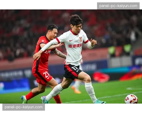 通讯:上海海港绝杀背后的战术博弈——助理教练的临场调整 通讯:上海海港绝杀背后的战术博弈——助理教练的临场调整